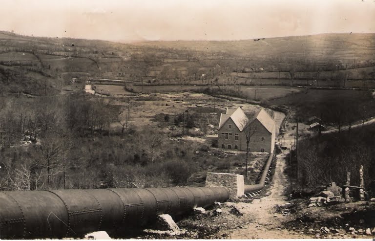 Conduite forcée de l’usine de Saint-Herbot. © https://sites.google.com/site/ddcroguenn/home