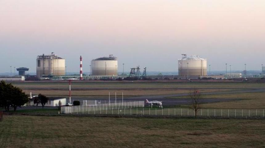 Terminal méthanier et aéroport de Montoir. Photo : KaTeznik, Wikimedia.