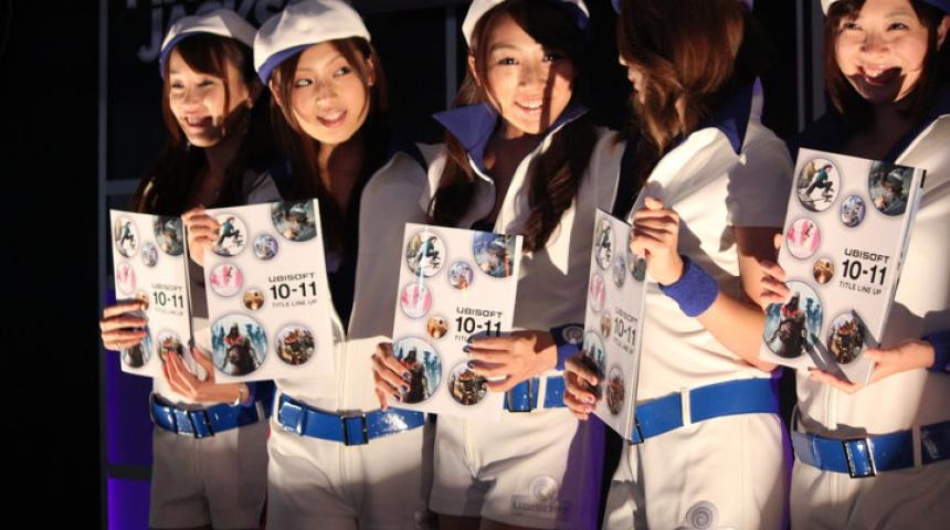 Promotion d'Ubisoft au Tokyo Game Show, 2010. Photo : Le vent dans les dunes. Wikimédia.